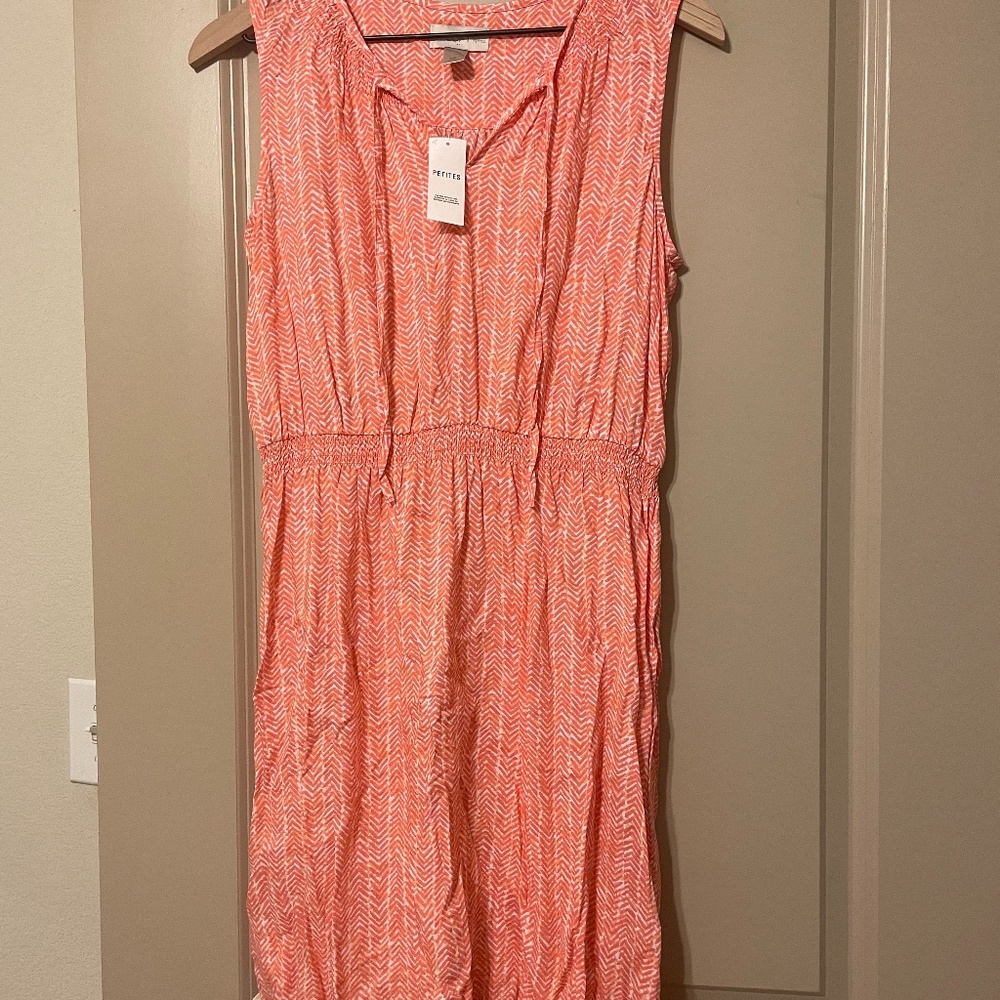 Patterned peach LOFT dress - Size petite Medium